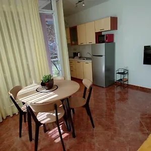  Apartman Lola