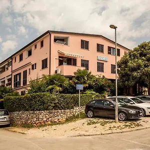  Apartman Apartments Romano